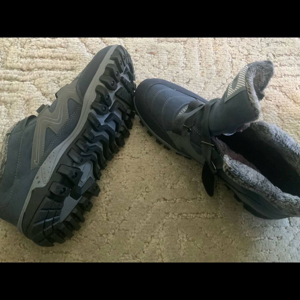 Fabric lined winter sneakers size wide (a little narrow for a wide